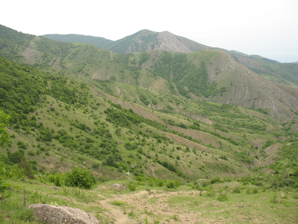 Спуск к водопаду
